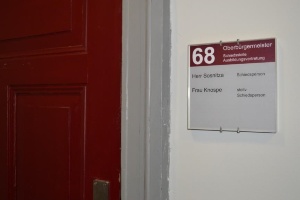 Schiedsstelle © Pressestelle Tür zur Schiedsstelle mit Namensschild