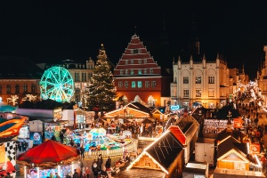 Greifswalder Weihnachtsmarkt © Philipp Marthaler Blick auf den Greifswalder Weihnachtsmarkt auf dem historischen Marktplatz
