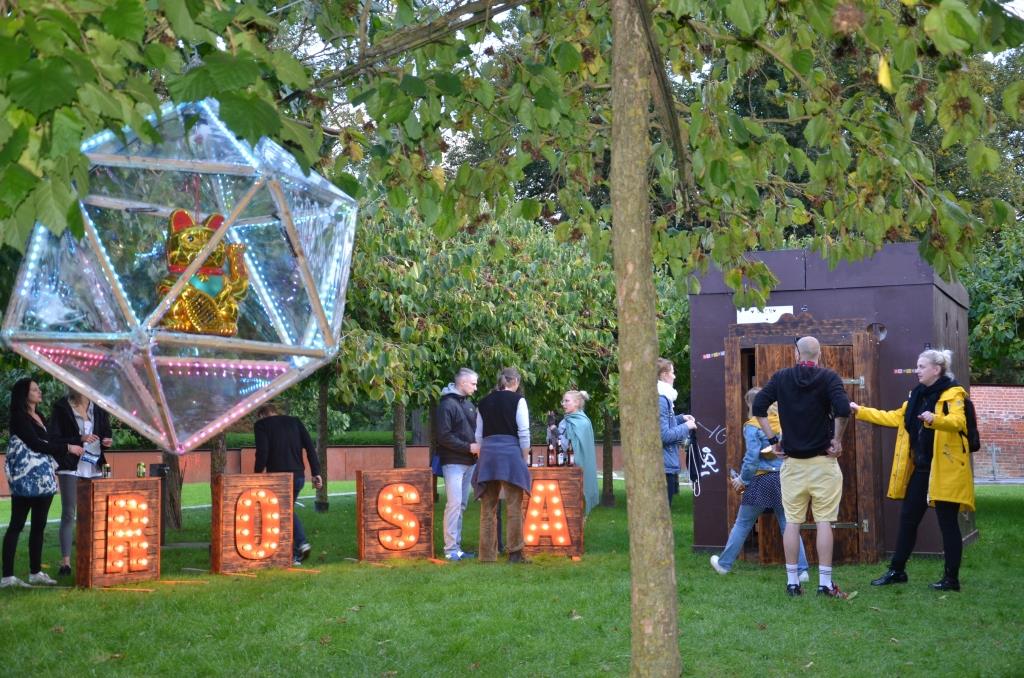 Installationen von ROSA & Schrank vor dem Pommerschen Landesmuseum