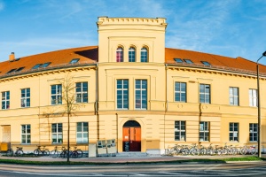 Straze Greifswald im Oktober 2022 © Wally Pruss Sicht auf das Kultur- und Initiativenhaus STRAZE in Greifswald