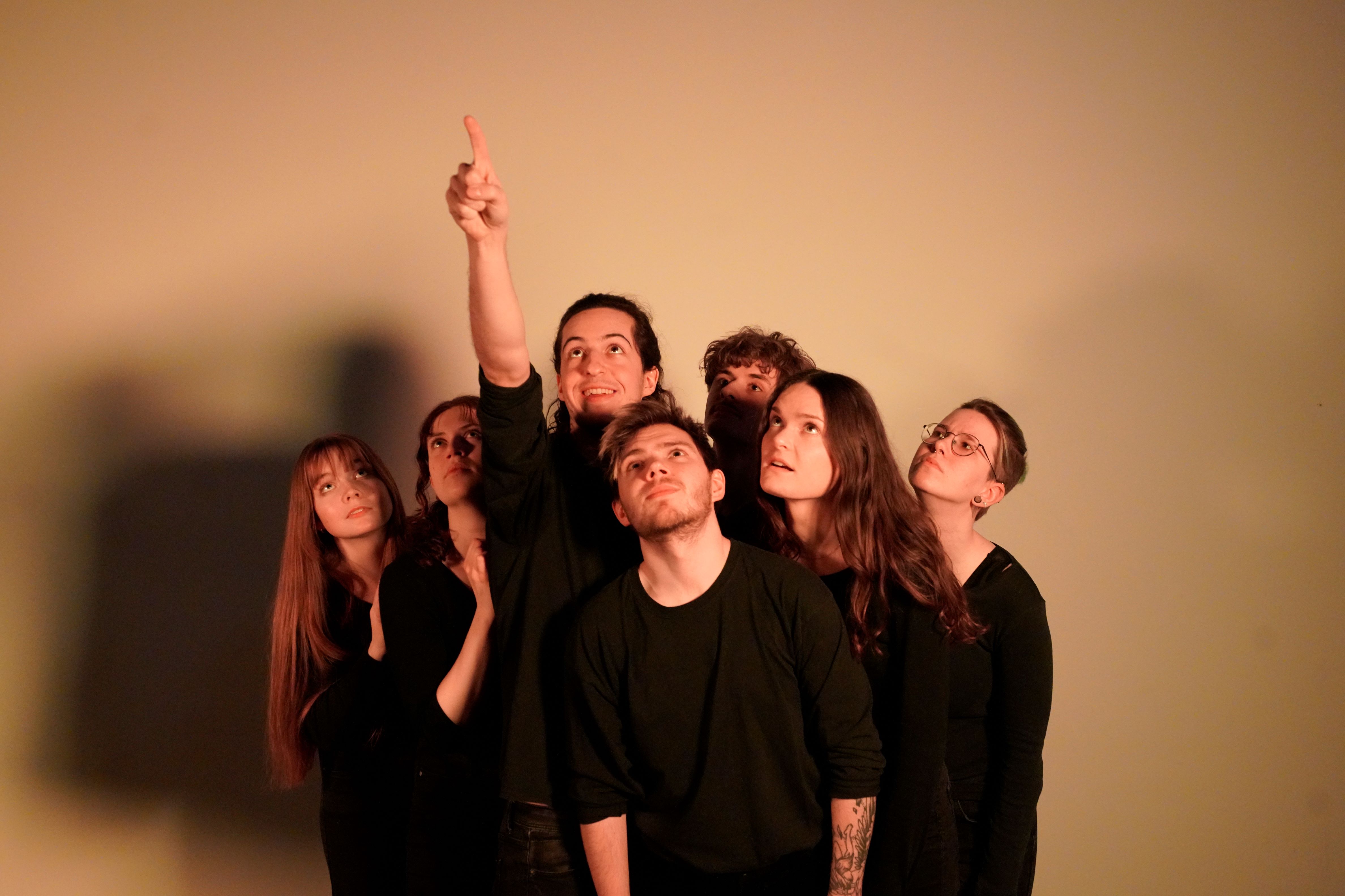 Schauspielerinnen und Spauspieler des Studenten Theater Greifswald (StuThe e. V.)