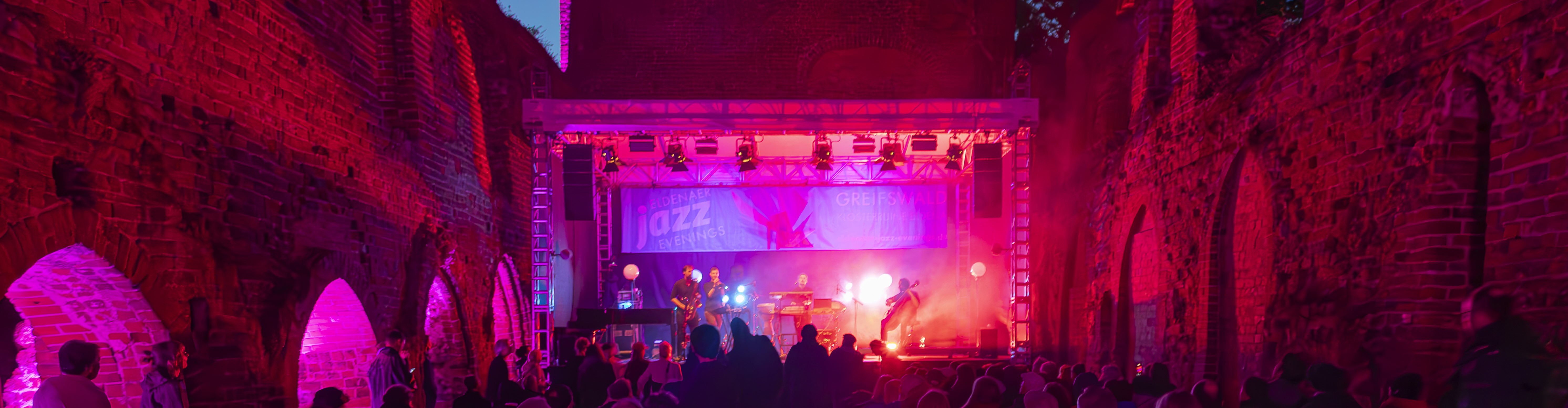 Eldenaer Jazz Evenings - Bühne bei Nacht