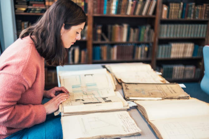 Archiv der Universität Greifswald © Till Junker Arbeiten im Archiv der Universität Greifswald