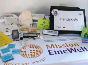 Mission EineWelt Entwicklungspolitische Kiste - Handykiste