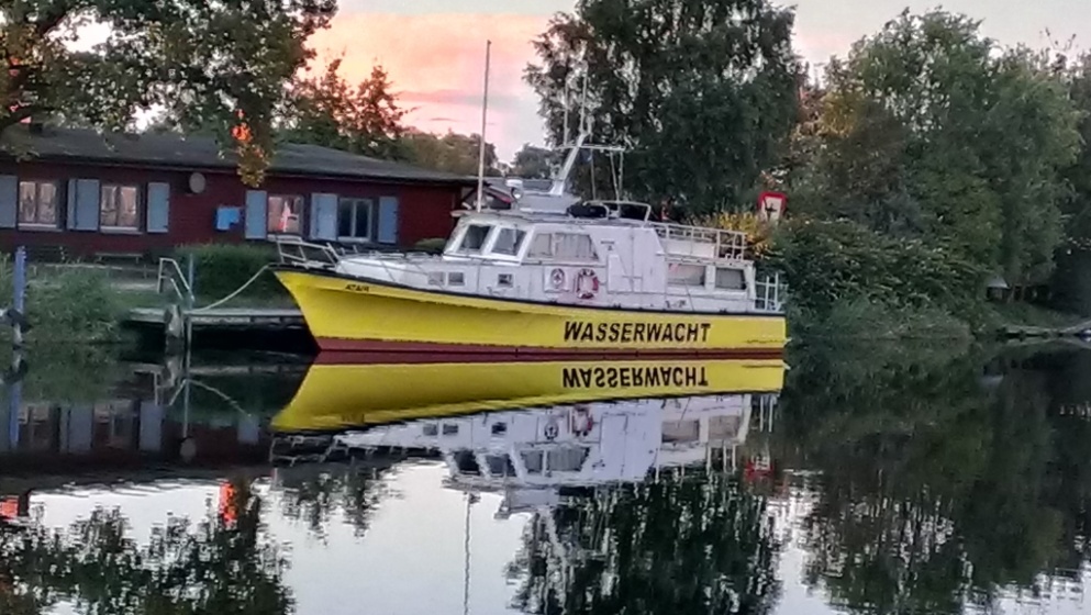 Wilfried Zastrow: Wilfried Zastrow: August 2014. Gute Gründe, um auf dem Treidelpfad zu verweilen, egal ob bei einem Spaziergang oder beim Joggen – am Ryck ist es zu jeder Jahreszeit erholsam und etwas Sehenswertes gibt es auch immer. - © Wilfried Zastrow Wilfried Zastrow: Wilfried Zastrow: August 2014. Gute Gründe, um auf dem Treidelpfad zu verweilen, egal ob bei einem Spaziergang oder beim Joggen – am Ryck ist es zu jeder Jahreszeit erholsam und etwas Sehenswertes gibt es auch immer.