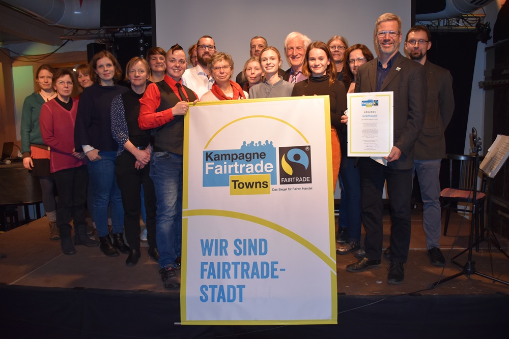 Urkundenübergabe zum Titel Stadt des Fairen Handels