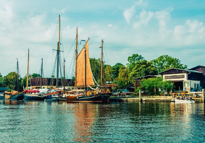 Museumswerft_aussen(WallyPruss)_1920x500px_ganzes_Bild © Wally Pruß Museumswerft vom Wasser aus