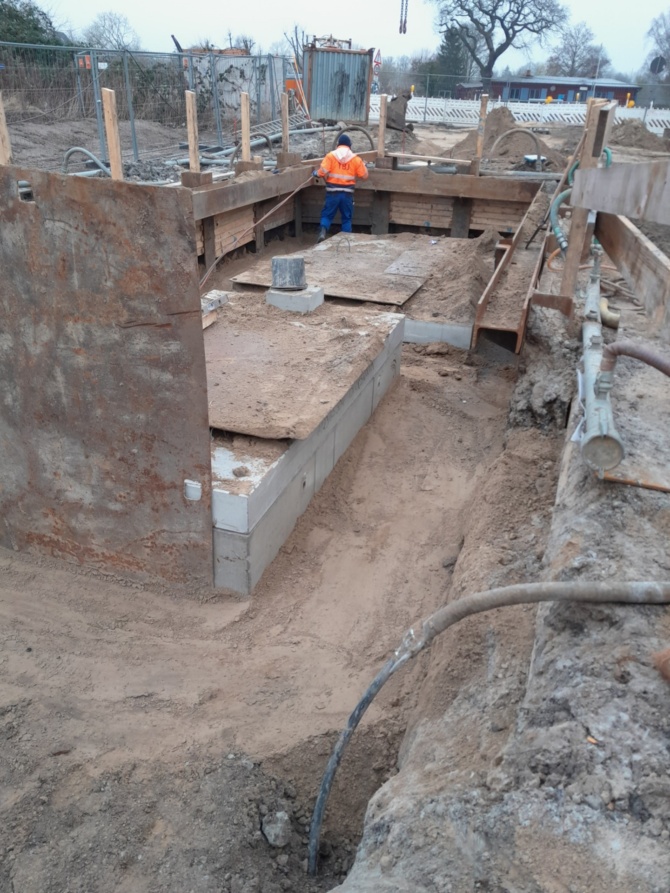 Verfüllen des Sandfangschachtes © Tiefbau- und Grünflächenamt Verfüllen des Sandfangschachtes