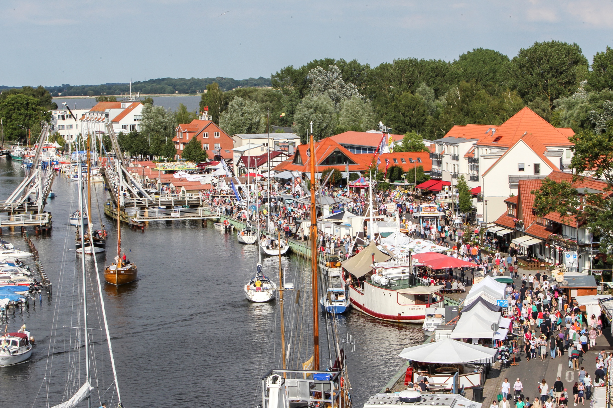 Festgelände Fischerfest Gaffelrigg © Werner Franke Der Fischerrei- udn Segelhafen Greifswald-Wieck- das schöne Festgelände zum Fischerfest Gaffelrigg.