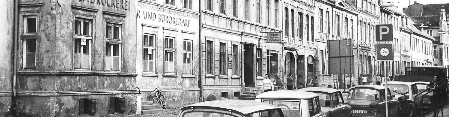 Blick in die Knopfstraße zur DDR Zeit - heute findet man dort die Stadtbibliothek