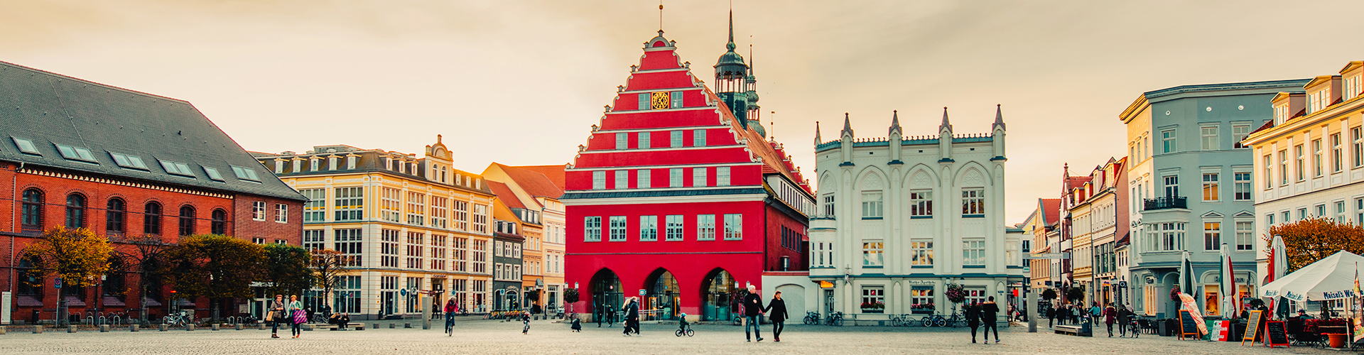 Marktplatz_Greifswald2019(WallyPruss)_2_1920x500px © Wally Pruß Marktplatz Greifswald