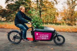Baumpfleger Stephan Seefeldt vom städtischen Bauhof wird das Lastenrad nutzen © Wally Pruß © Wally Pruß Baumpfleger Stephan Seefeldt wird das Lastenrad nutzen