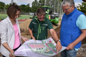 Baustellenbesuch Außenanlagen Dubnaring, Foto Pressestelle (1) © Pressestelle Baustellenbesuch Außenanlagen Dubnaring