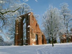 Bernd Lindow - Klosterruine Eldena im Schnee © Bernd Lindow Klosterruine Eldena im Schnee