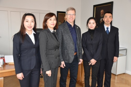 Dr. Fassbinder empfängt die Gäste aus Benxi