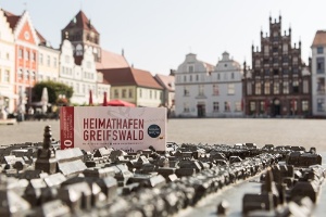 Das neue Gutscheinbuch 2017, Foto Till Junker © Till Junker, Uni Greifswald Bild