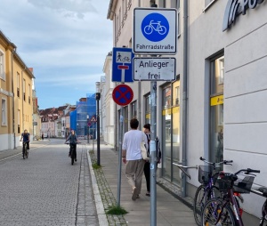 Das Fahrradstraßenschild in der Mühlenstraße