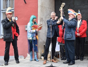 Eröffnung Karnevalsaison 2019, Foto Pressestelle (6) © Pressestelle Dr. Fassbinder übergibt Rathausschlüssel an Jecken