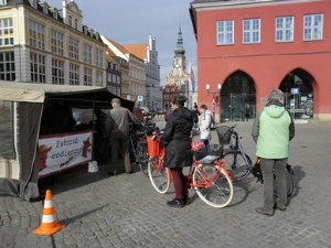 Fahrradcodierung, Foto Christine Dembski © Christine Dembski Fahrradcodierung auf dem Marktplatz