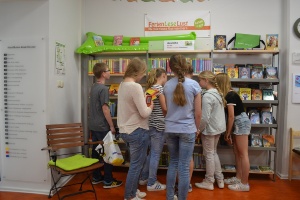 Ferienleselust 2017, Foto Pressestelle © Pressestelle Die Kinder lesen in der Stadtbibliothek in den neuen Romanen für die Ferienleselust