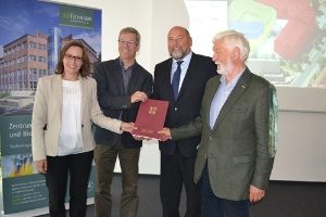 Förderbescheid des Landes für Plasmatechnikum, Foto Pressestelle (7) © Pressestelle Bild