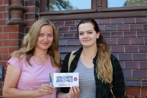 Greifswald Marketing_Friederike Reinhardt und Cindy Schmeda Studentinnen_Gutscheinbuch 2016-17 © Greifswald Marketing Bild