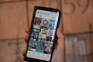 Instagram_Juli2019_Vopel (2) © Franziska Vopel Handybildschirm, geöffnet ist die App Instagram, Bilder aus Greifswald