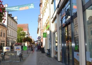 Lange Straße-Einkaufen © Pressestelle Einkaufen in der Innenstadt in der Langen Straße gibt es zahlreiche Geschäfte.