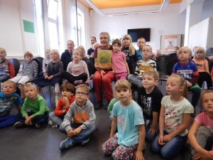 Lesetag mit Marko Simsa - Foto Pressestelle © Pessestelle musikalischer Lesespass in der Stadtbibliothek mit Marko Simsa