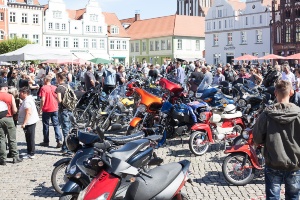 Motorrad-Gottesdienst in Greifswald (c) Uwe Stiller, Nordkirche © Uwe Stiller, Nordkirche Motorrad-Gottesdienst auf dem Historischen Marktplatz