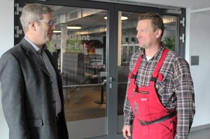 Oberbürgermeister Dr. Stefan Fassbinder und Unternehmer Stephan Grimm im Kulturbahnhof-web © Stadt Greifswald AbteilungWirtschaft Oberbürgermeister Dr. Stefan Fassbinder und Unternehmer Stephan Grimm im Gespräch