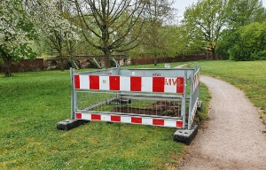 Klosterruine Baufelder abgesperrt, Foto Kulturamt © Amt für Bildung, Kultur und Sport abgesperrte Baufelder an der Klosterruine Eldena