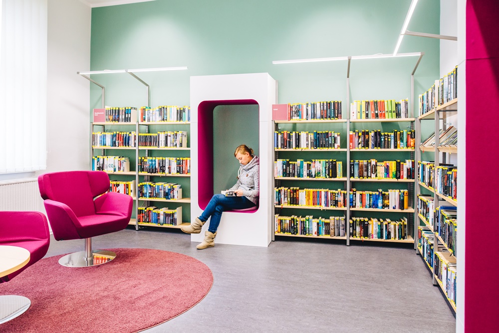 Stadtbibliothek_innen(WallyPruss)_1_ganzes_Bild © Wally Pruß Stadtbibliothek von innen