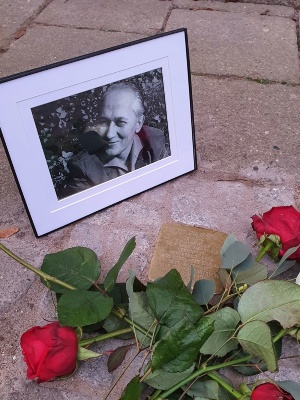 Stolpersteinverlegung, Foto Amt für Bildung, Kultur und Sport © Tobias Reppin Stolperstein für Kurt Brüssow