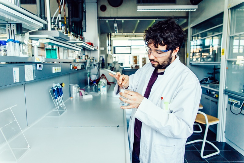 Wissenschaftler(WallyPruss)_3_ganzes_Bild © Wally Pruß Wissenschaftler