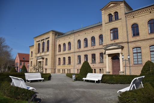 Bänke am August-Bebel-Platz