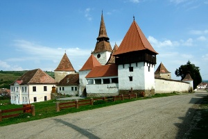 Ausstellung in der Kleinen Rathausgalerie - Kirchenburgen (c) Burkhardt Köhler © Burkhardt Köhler Ansicht einer Kirchenburg in Rumänien