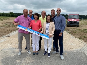 B-Plan 13 Am Elisenpark, Fertigstellung 1. BA, Foto Pressestelle (3) © Pressestelle Vertreter von Einrichtungen und Firmen, die an der Erschließung beteiligt sind