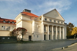 Theater Vorpommern © Pressestelle der Universitäts- und Hansestadt Greifswald Außenansicht des Theaters in Greifswald