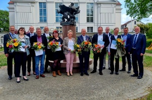 Gruppenfoto Stadtempfang © Pressestelle Alle Geehrten des Stadtempfangs 2022 vor der Stadthalle