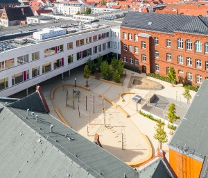 Käthe-Kollwitz-Grundschule © Frank Schöttke Sicht auf den Schulhof der Käthe-Kollwitz-Grundschule in Greifswald