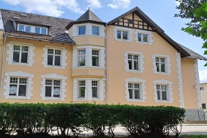 City-Hort in der Goethestraße, Foto Hanse-Kinder © Hanse-Kinder Außenansicht der gelben Villa, in der der City-Hort untergebracht ist