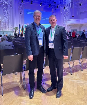 Dr. Fassbinder und Taras Kuchma, Foto Anett Dahms © Anett Dahms Die Bürgermeister von Greifswald und Drohobytsch, Dr. Fassbinder und Taras Kuchma, bei der deutsch-ukrainischen kommunalen Partnerschaftskonferenz in Leipzig