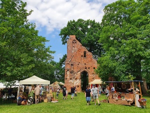 Eldenaer Klostermarkt © Tobias Reppin Der Eldenaer Klostermarkt findet jedes Jahr auf dem Parkgelände der Klosterruine Eldena statt und lockt viele Gäste an