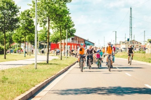 Fahrradausfahrt durch Greifswald © Wally Pruß Viele Fahrradfahrer und Fahrradfahrerinnen beteiligen sich an der Radtour durch Greifswald