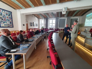 Gäste aus Lund zu Besuch © Anett Dahms Die Gäste aus Lund erhalten einen Vortrag zu besonderen Baumaßnahmen in Greifswald im Bürgerschaftssaal des Greifswalder Rathauses