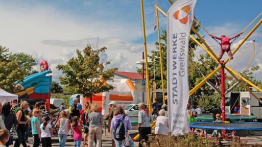 Kinder und Familien beim Fest der Stadtwerke