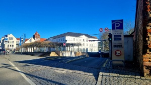 Tiefgarage am Markt © Pressestelle der Universitäts- und Hansestadt Greifswald Ein- und Ausfahrt der Tiefgarage am Markt in der Greifswalder Innenstadt