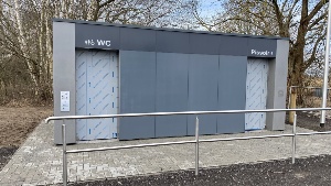 Öffentliche Toilette in Wieck © Pressestelle der Universitäts- und Hansestadt Greifswald Blick auf das Gebäude der neuen öffentlichen Toilette auf dem Parkplatz hinter der Eldenaer Mühle