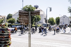 Europakreuzung - Nils Kirschnick © Nils Kirschnick Radfahrer überqueren die Europakreuzung